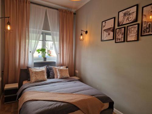 Ένα ή περισσότερα κρεβάτια σε δωμάτιο στο Apartament Ratuszowy DeLuxe