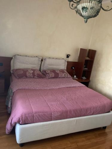 Giường trong phòng chung tại B&B Isabella Home 3 Camere private in appartamento condiviso