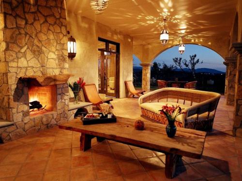 a living room with a couch and a fireplace at La Villa del Valle in Valle de Guadalupe