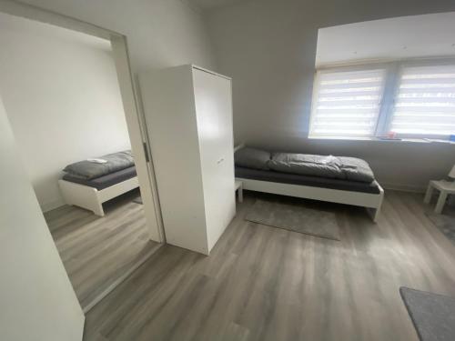 a room with two beds and a mirror at 2 Zimmer,Apartment,Monteur,Netflix,Prima in Krefeld