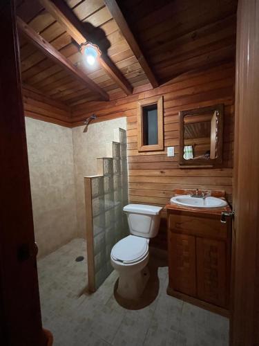 Ένα μπάνιο στο Cabañas San Sebastián