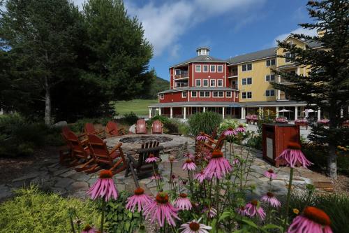 Taman di luar Jackson Gore Village on Okemo Mountain
