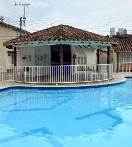 a large swimming pool in front of a house at Apartamento central melgar in Melgar