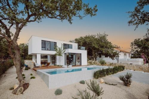 D-Tree HOUSE private heated pool