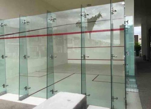 a shower stall with glass doors in a building at Casa Marfil Resid Frente Vidanta, Nvo Vallarta in Jarretadera