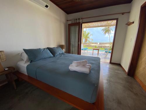 a bedroom with a bed with towels on it at Os Navegantes - Casa Mar in Amontada