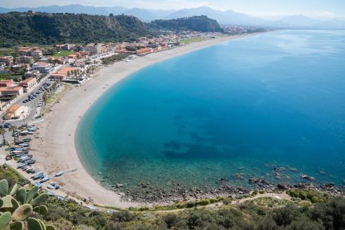 an aerial view of a beach and the ocean at B&B La Manica in Milazzo