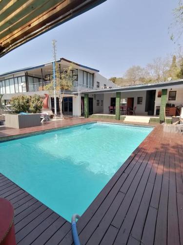 Bazén v ubytování Tshilidzi Guest House nebo v jeho okolí