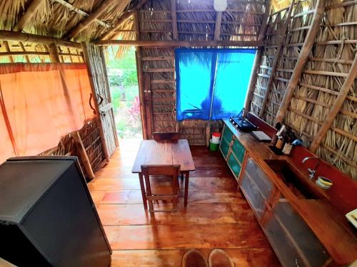 Η κουζίνα ή μικρή κουζίνα στο El Bamboo Cabins