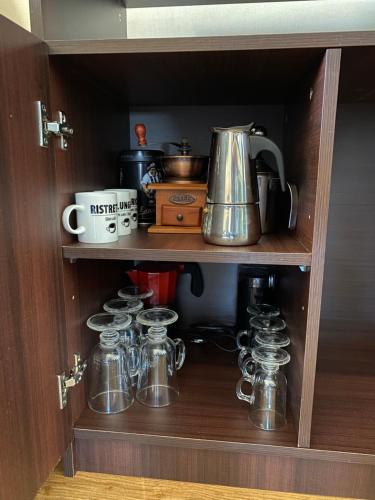 a cupboard with many glass jars and a coffee maker at Rincones del Placer, un lugar repleto cariño in Valparaíso
