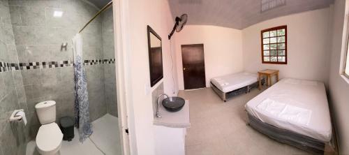 a small bathroom with a bed and a shower at La Casa de Luna in Carmen de Apicalá