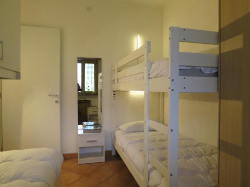 a bedroom with two bunk beds and a desk at La Boita - 5 ospiti in Intero appartamento con vista Castello in Fenis