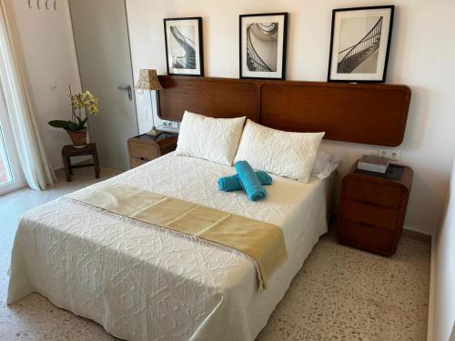 a bedroom with a bed with a blue teddy bear on it at HABITACION EN CASA MIGUEL in Caleta De Velez