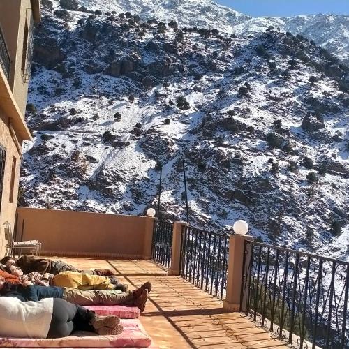Uma vista da montanha tirada da pousada 