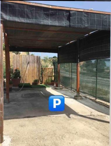 a parking lot with a parking sign in the middle at Appartamento il sole 2 piano in Realmonte