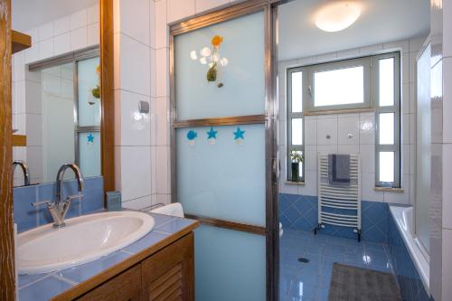 a bathroom with a sink and a shower at Gea Maleme in Maleme