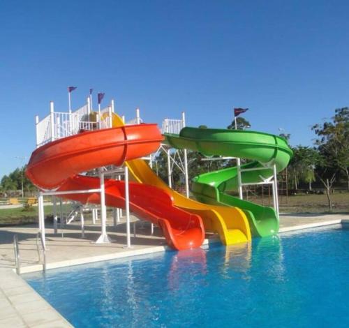 two slides in a water park with a pool at Naturaleza Termal in Chajarí