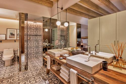 a bathroom with two sinks and a toilet at Live Aqua San Miguel de Allende in San Miguel de Allende