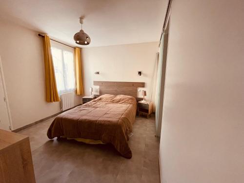 a bedroom with a bed and a large window at Le Clos Robinson in Martin-Église