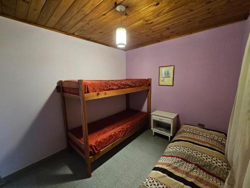 a small bedroom with two bunk beds in it at La Casa de Kuky in Esquel