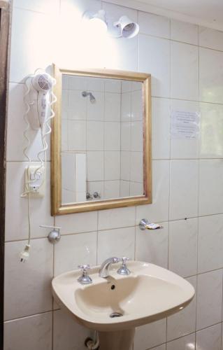 a bathroom with a sink and a mirror at Complejo Paranay in Puerto Paranay