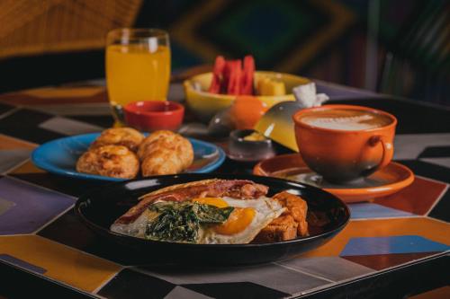 Comida en o cerca de este hotel