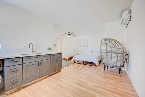 Orange Blossom 8 Bds+Casita+Pool