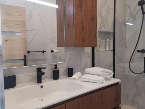 a bathroom with a sink and a shower at Face au Vieux Port Vue 180 de Notre Dame au Panier in Marseille
