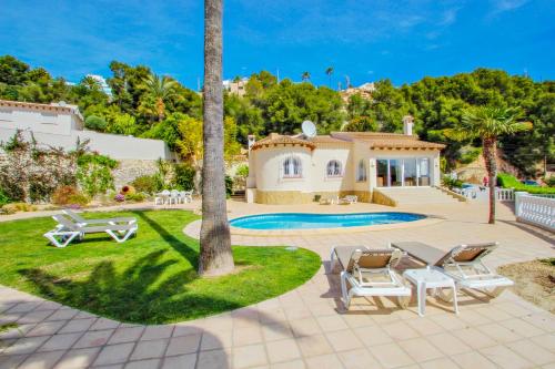 Alldo - hill side with private pool in Moraira