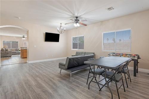 Beautiful Spacious Single Story Vegas Home