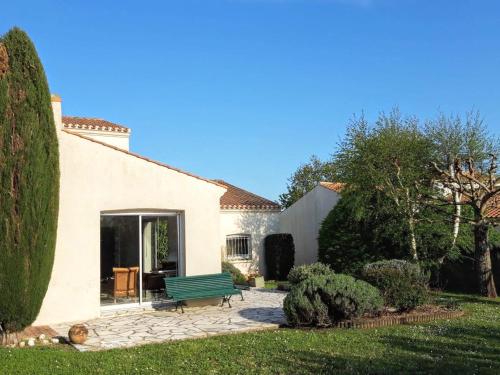 Maison spacieuse à Olonne-sur-Mer avec jardin clos, proche plages et commerces, idéale familles - FR-1-197-560