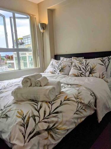 Katil atau katil-katil dalam bilik di Penthouses of Beach Ave