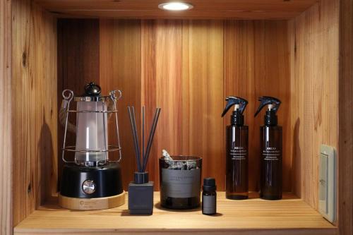 a shelf with a blender and other items on it at サウナ・ジャグジー・完全貸し切りという贅沢　大人の秘密基地　Tiny Cabin TATEGU#02 in Miyota