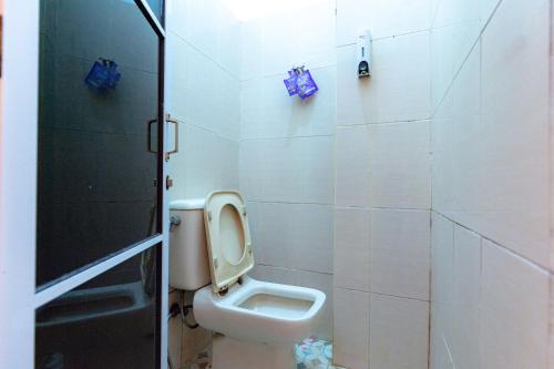 a bathroom with a toilet and a sink at RedDoorz near Hang Nadim Batam Airport in Nongsa