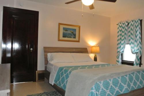 a bedroom with two beds and a ceiling fan at Cozy Cape Cod Vacation House in Two Rivers in Two Rivers