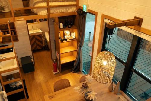 an overhead view of a dining table in a tiny house at サウナバーベキュージャグジー完全貸し切りという贅沢大人の秘密基地#01 in Miyota