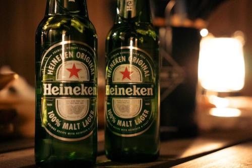 two bottles of beer sitting on a table at サウナバーベキュージャグジー完全貸し切りという贅沢大人の秘密基地#01 in Miyota