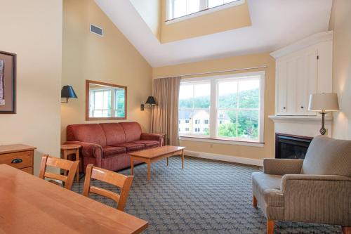 Ruang duduk di Jackson Gore Village on Okemo Mountain