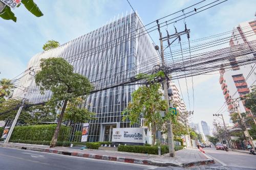 Somerset Maison Asoke Bangkok — Property building