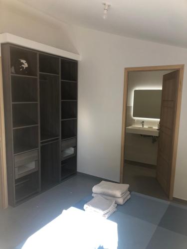 Posteľ alebo postele v izbe v ubytovaní LA VILLA NESSIRAH