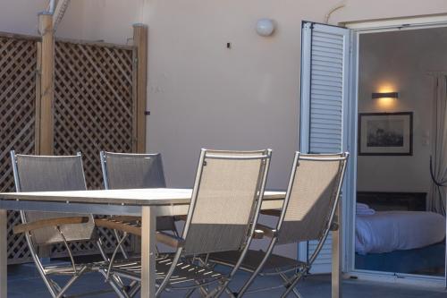 Downtown Cocoon with Roof Deck