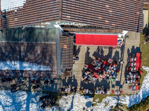 an overhead view of a group of people sitting at a table by a pool at Le Coucou Hotel Restaurant & Lounge-Bar in Montreux