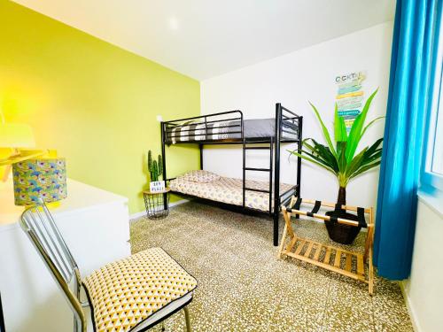Poschodová posteľ alebo postele v izbe v ubytovaní Les Néréides - T3 à 50m de la plage - Clim - Terrasse & BBQ - Wifi/Netflix