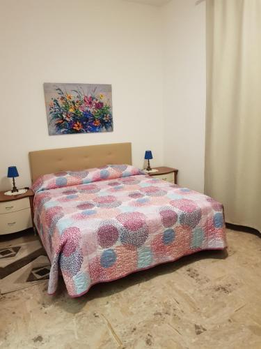 a bedroom with a bed and a painting on the wall at B&B da Natallia in Ronco allʼAdige