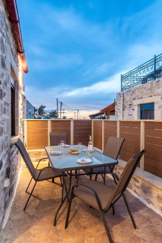 a patio with a table and chairs on a balcony at Piedra Residence in Pigi