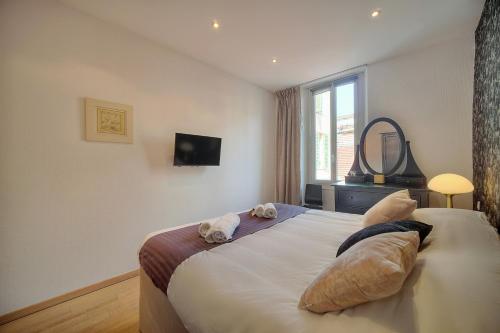 2 chambres BALCON, FELIX FAURE-COEUR DE CANNES A2B022