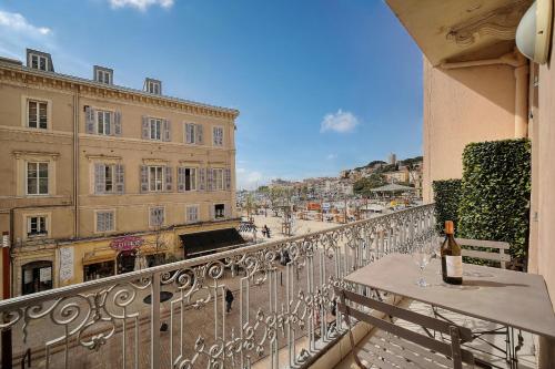 2 chambres BALCON, FELIX FAURE-COEUR DE CANNES A2B022