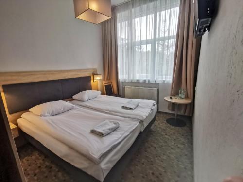 Łóżko lub łóżka w pokoju w obiekcie Centrum Trzy Jeziora Wieleń