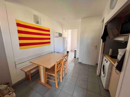Kuchyňa alebo kuchynka v ubytovaní Charmant appartement en Village Club avec piscine