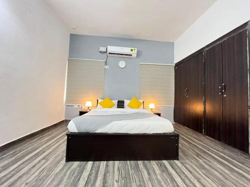Postel nebo postele na pokoji v ubytování BedChambers Serviced Apartment, Jubilee Hills
